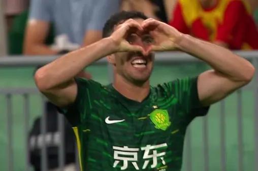 两回合对三镇打入8球，为国安单赛季中超对同一对手第三多